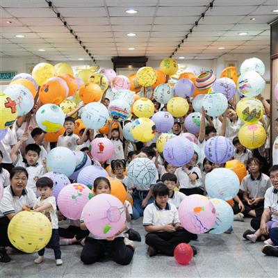 萬家燈火映初心  齊家共耀顯天倫 馬來西亞天下佛堂燈籠彩繪活動